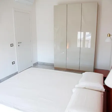 Firefly Apartment דירה *