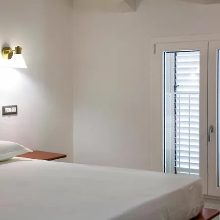 דירה Firefly Apartment קליארי