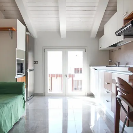 Firefly Apartment דירה